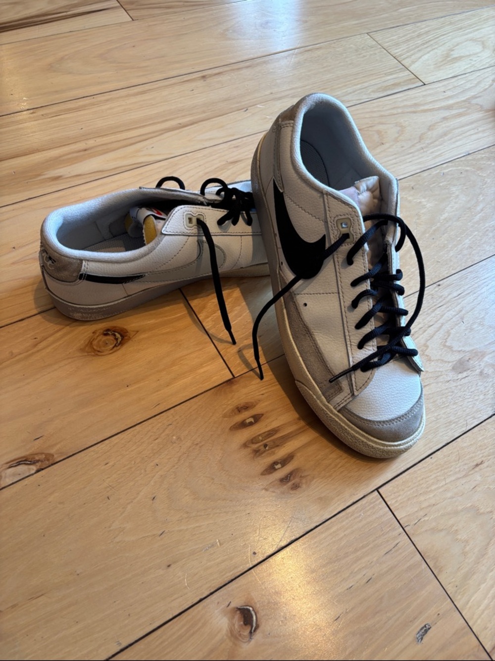 Nike White and Black Low-Top Sneakers